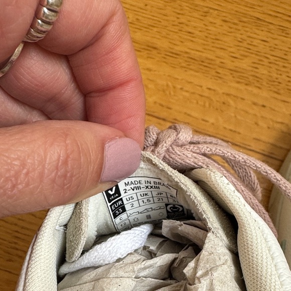 Veja Kids' Esplar Leather Sneaker
in Extra White Matcha Size 2 - Picture 7 of 7